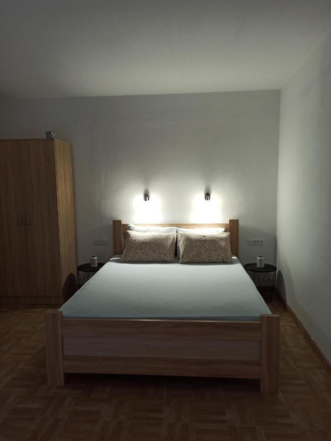 Lastva Holliday Rooms บุดวา ภายนอก รูปภาพ