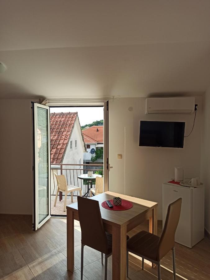Lastva Holliday Rooms บุดวา ภายนอก รูปภาพ