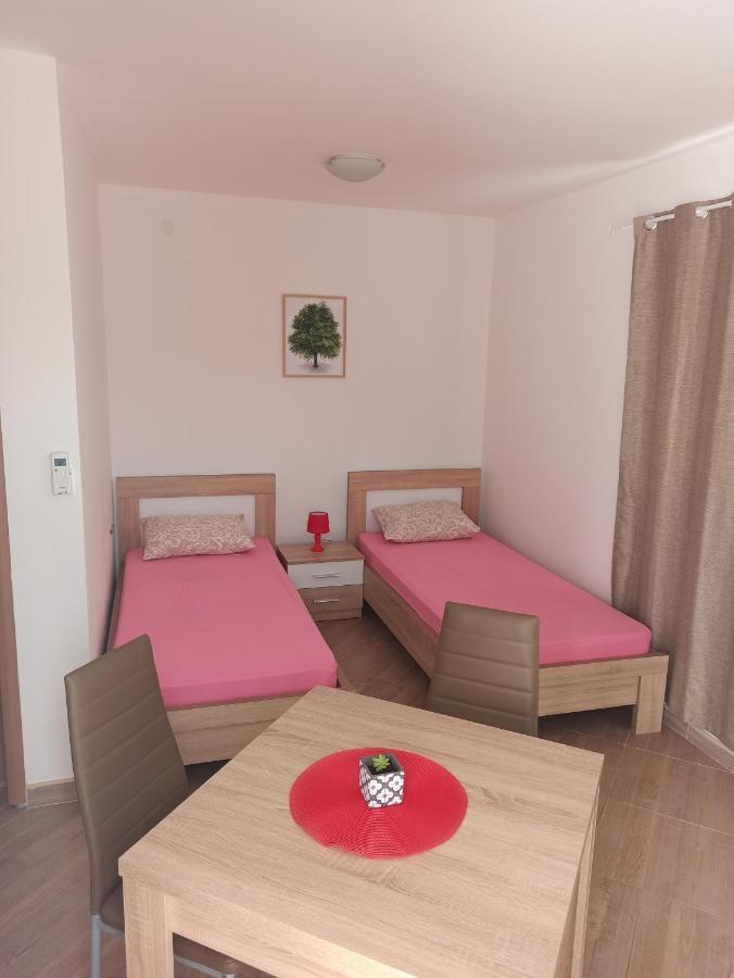 Lastva Holliday Rooms บุดวา ภายนอก รูปภาพ