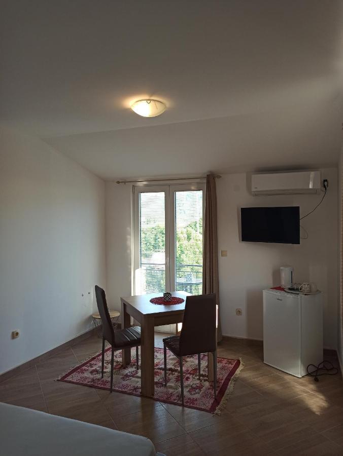 Lastva Holliday Rooms บุดวา ภายนอก รูปภาพ