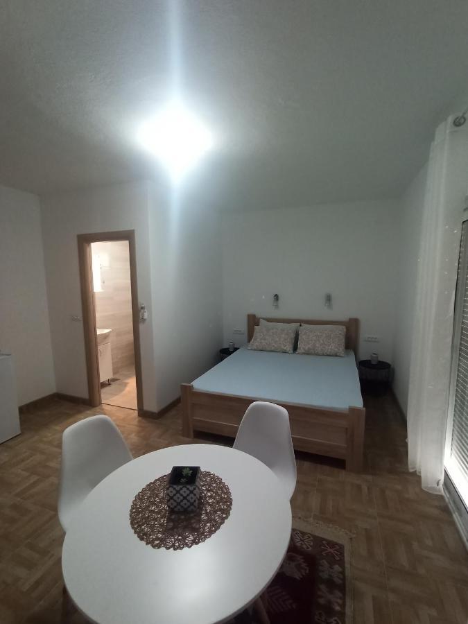Lastva Holliday Rooms บุดวา ภายนอก รูปภาพ