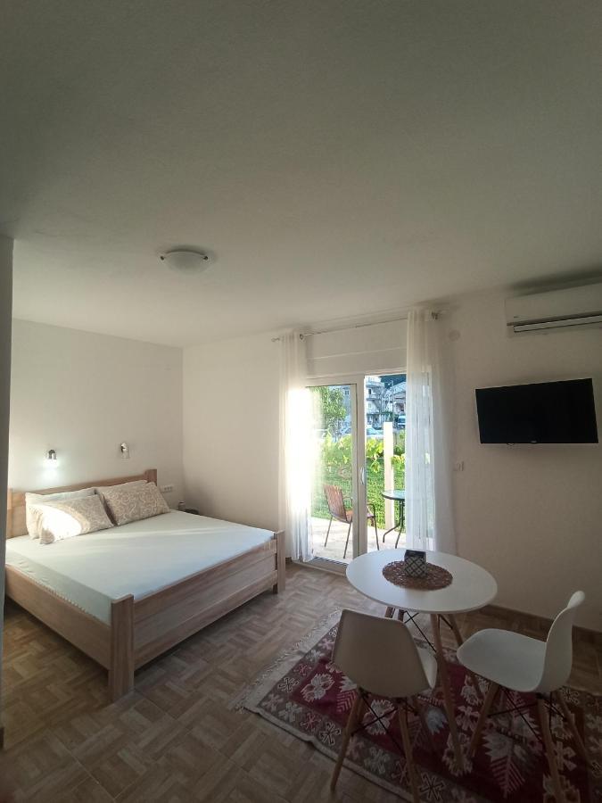 Lastva Holliday Rooms บุดวา ภายนอก รูปภาพ