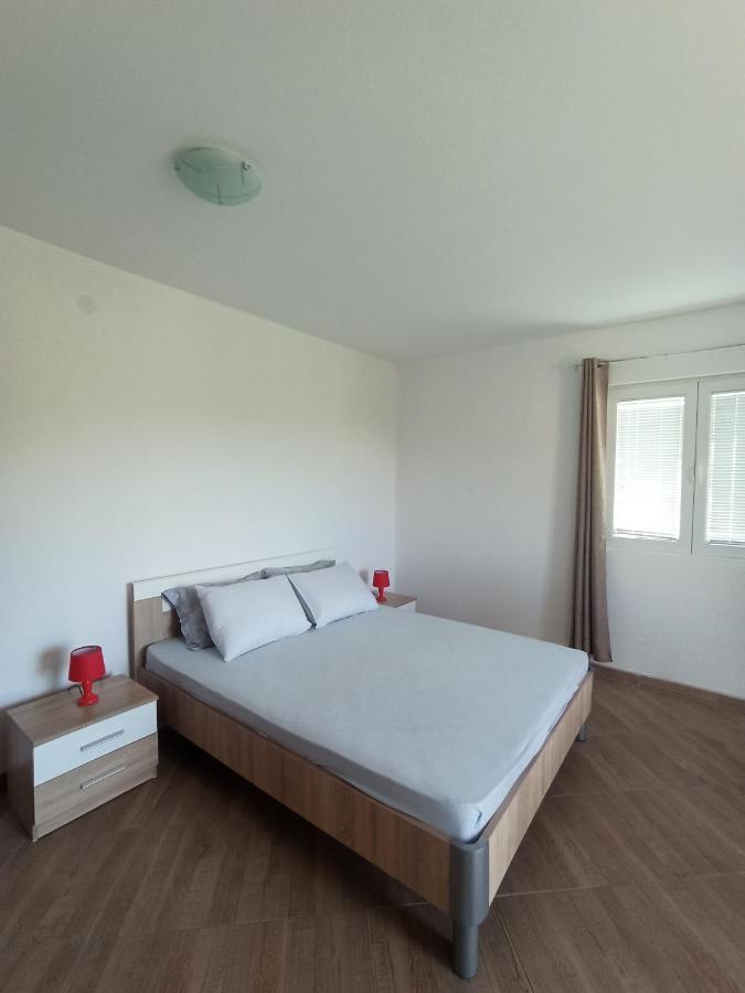 Lastva Holliday Rooms บุดวา ภายนอก รูปภาพ