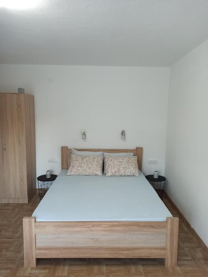 Lastva Holliday Rooms บุดวา ภายนอก รูปภาพ