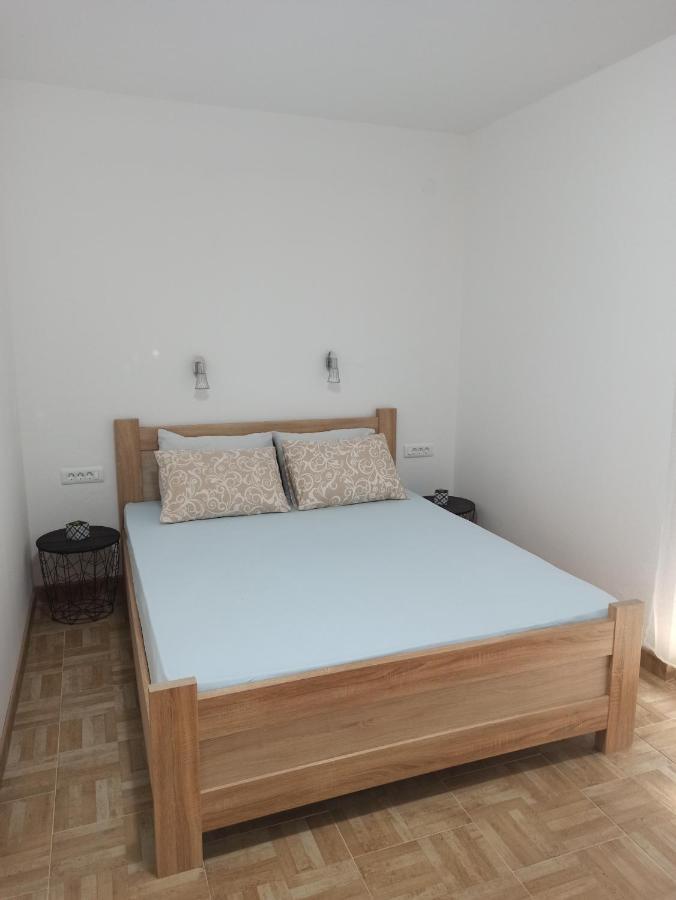 Lastva Holliday Rooms บุดวา ภายนอก รูปภาพ