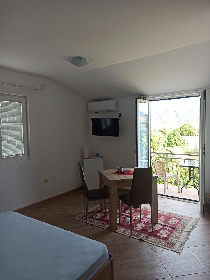 Lastva Holliday Rooms บุดวา ภายนอก รูปภาพ