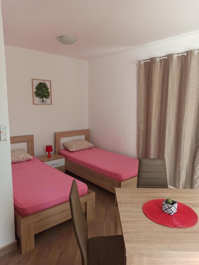 Lastva Holliday Rooms บุดวา ภายนอก รูปภาพ
