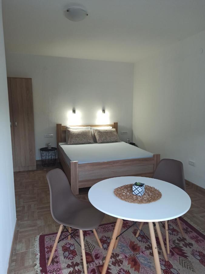 Lastva Holliday Rooms บุดวา ภายนอก รูปภาพ